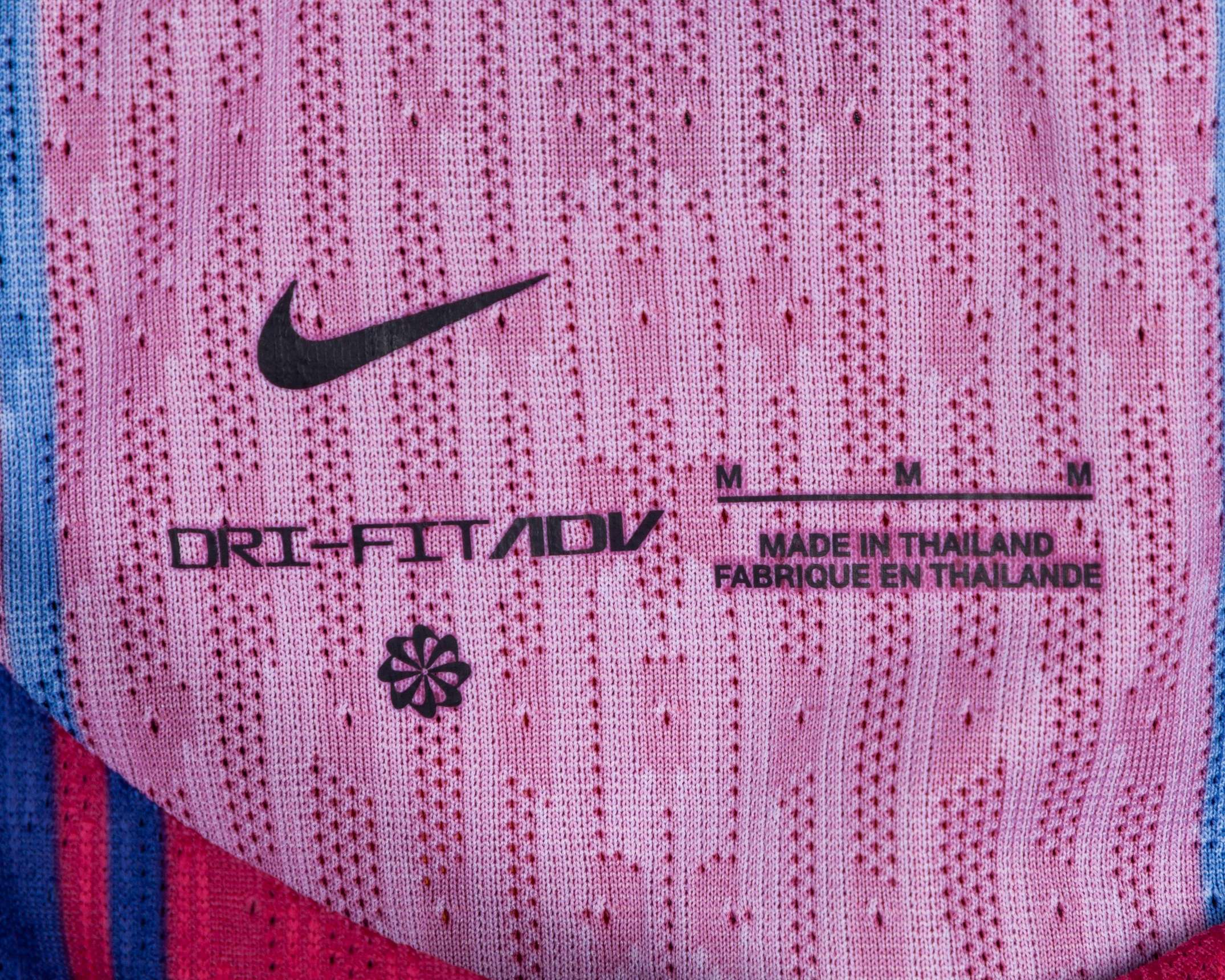 Lamine Yamal garnet and blue issued No.10 Barcelona short-sleeved shirt, 2025-26 home - Image 4 of 5