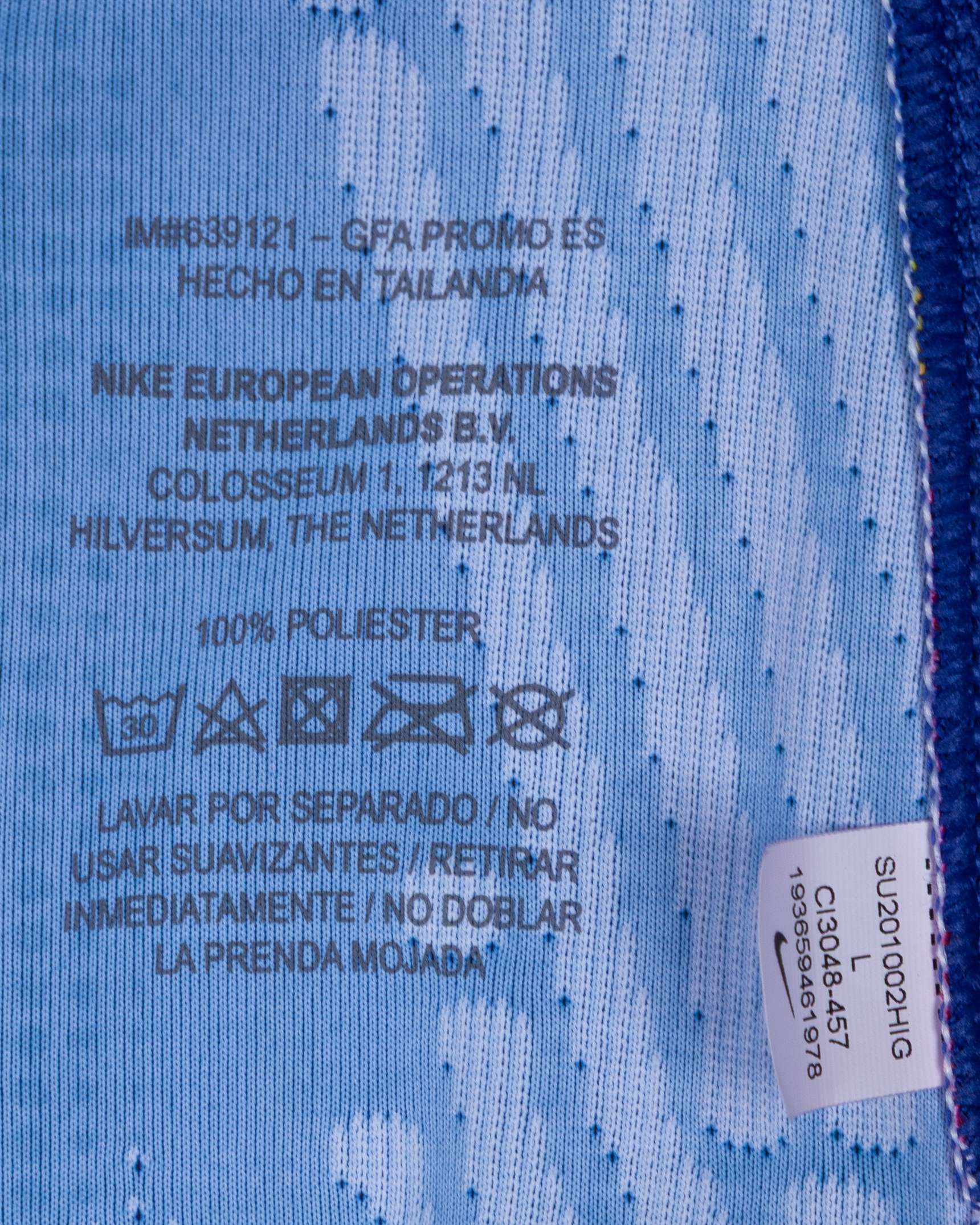 Lionel Messi match-issued No.10 Barcelona v. Valencia short-sleeved shirt, 2020-21 home - Image 6 of 6