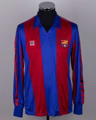 Enrique Castro Quini garnet and blue No.9 Barcelona match worn long-sleeved shirt, 1984
