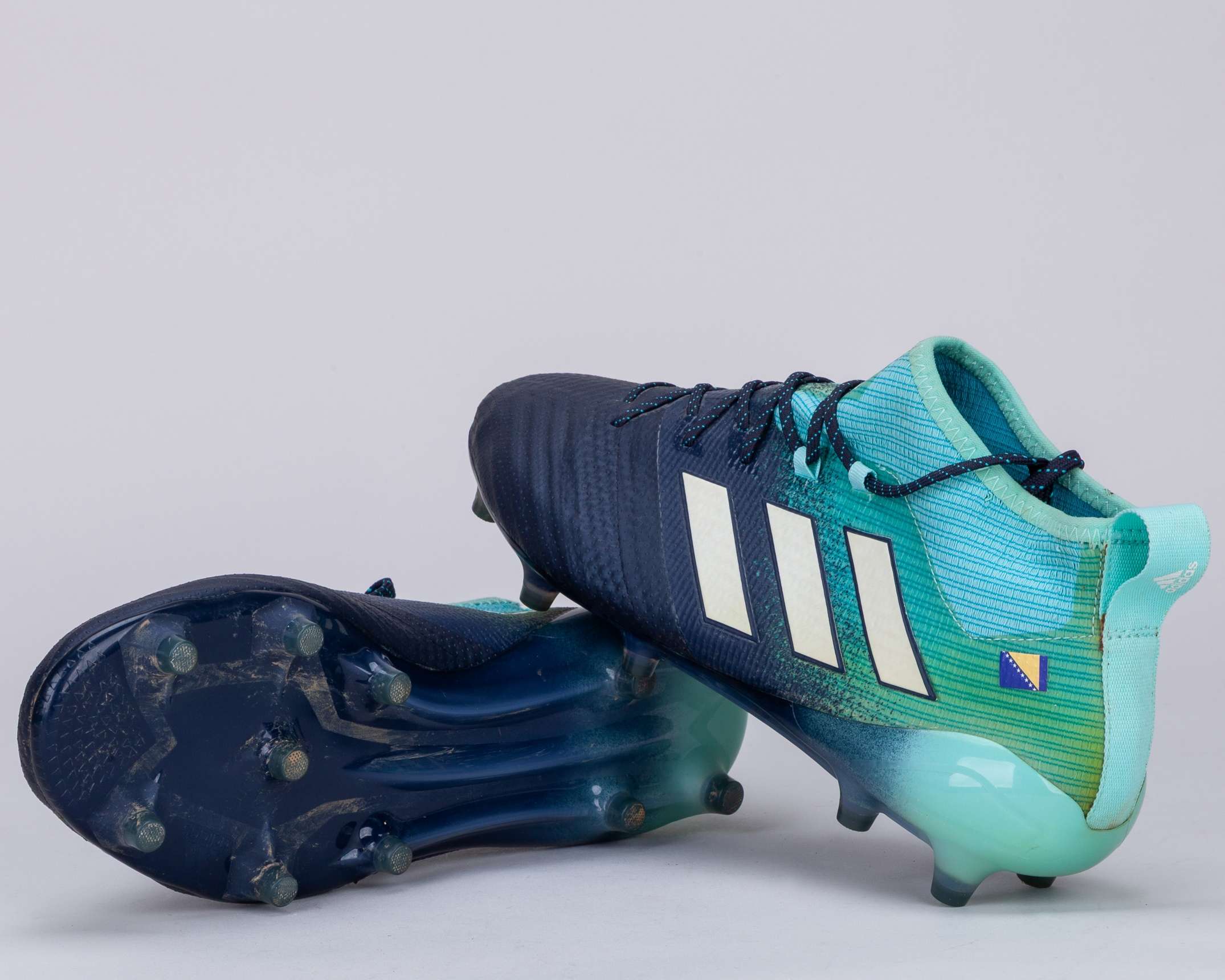 Miralem Pjanic blue Adidas V 17.1 football boots, 2017 - Image 2 of 7