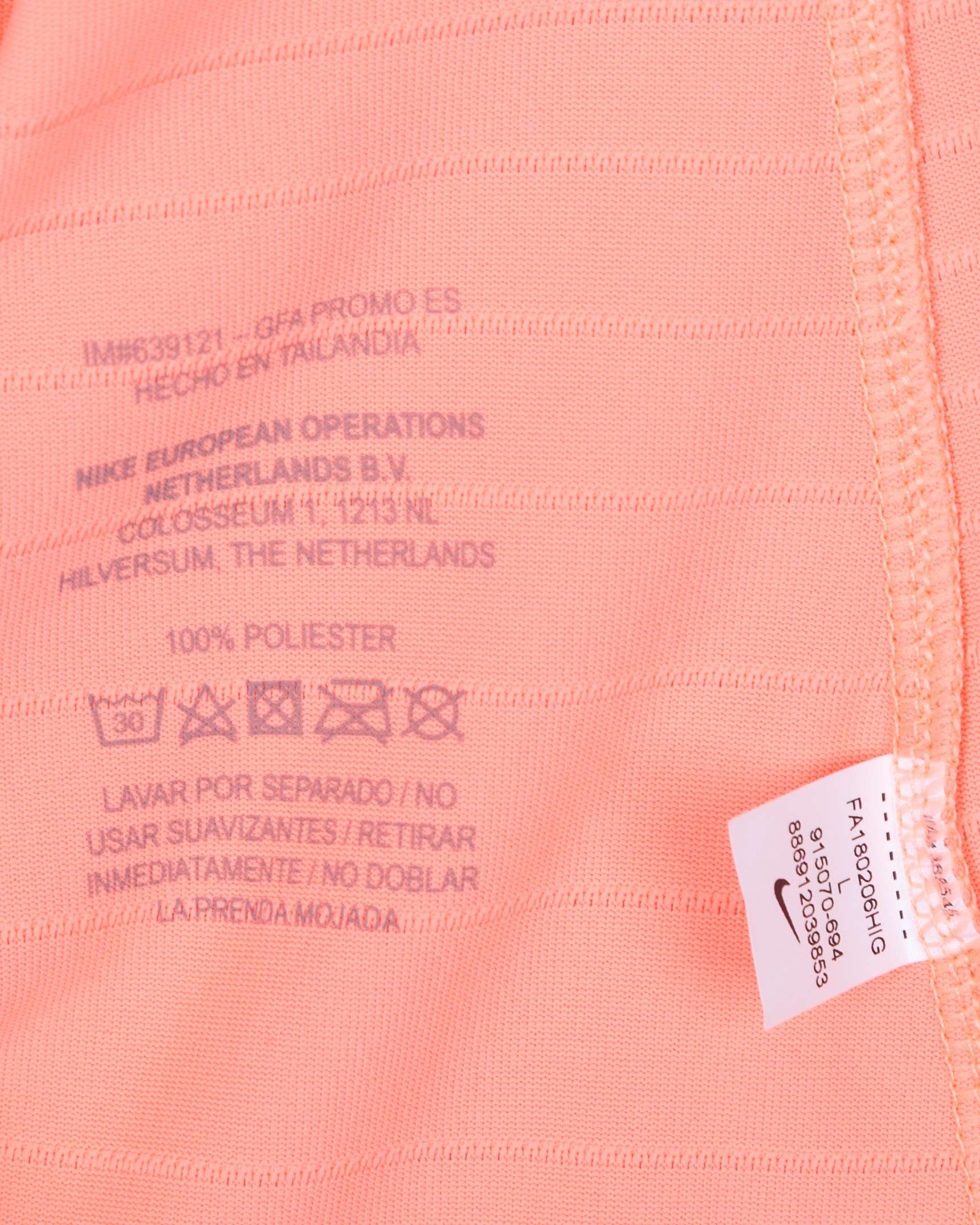 Lionel Messi pink issued No.10 Barcelona short-sleeved shirt, 2018-19 third - Image 6 of 6