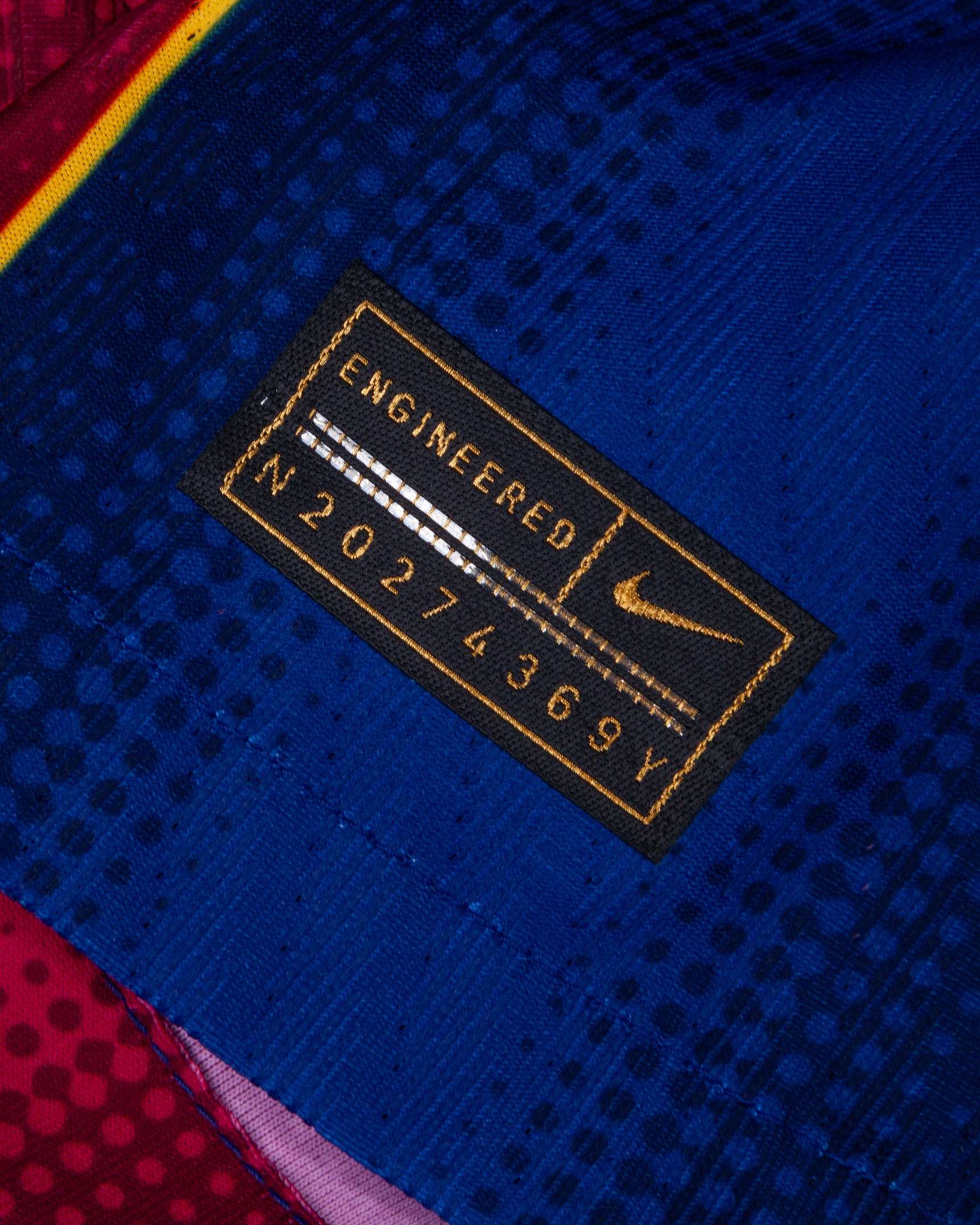 Lionel Messi match-issued No.10 Barcelona v. Valencia short-sleeved shirt, 2020-21 home - Image 5 of 6