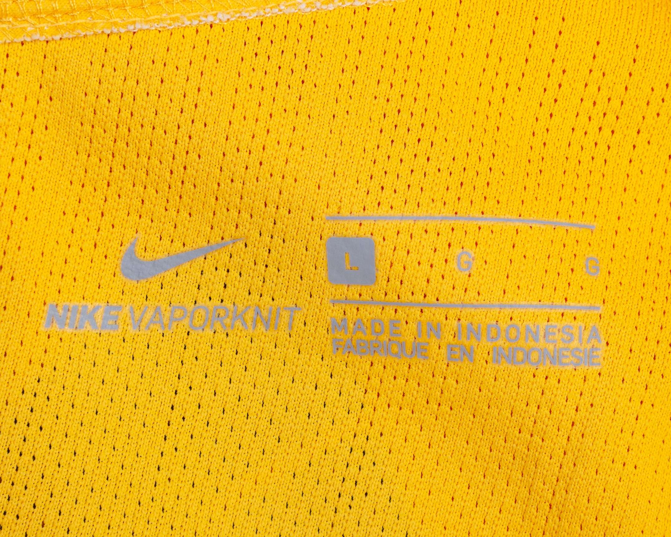 Lionel Messi issued No.10 Barcelona Champions League short-sleeved shirt, 2019-20 away - Image 4 of 5