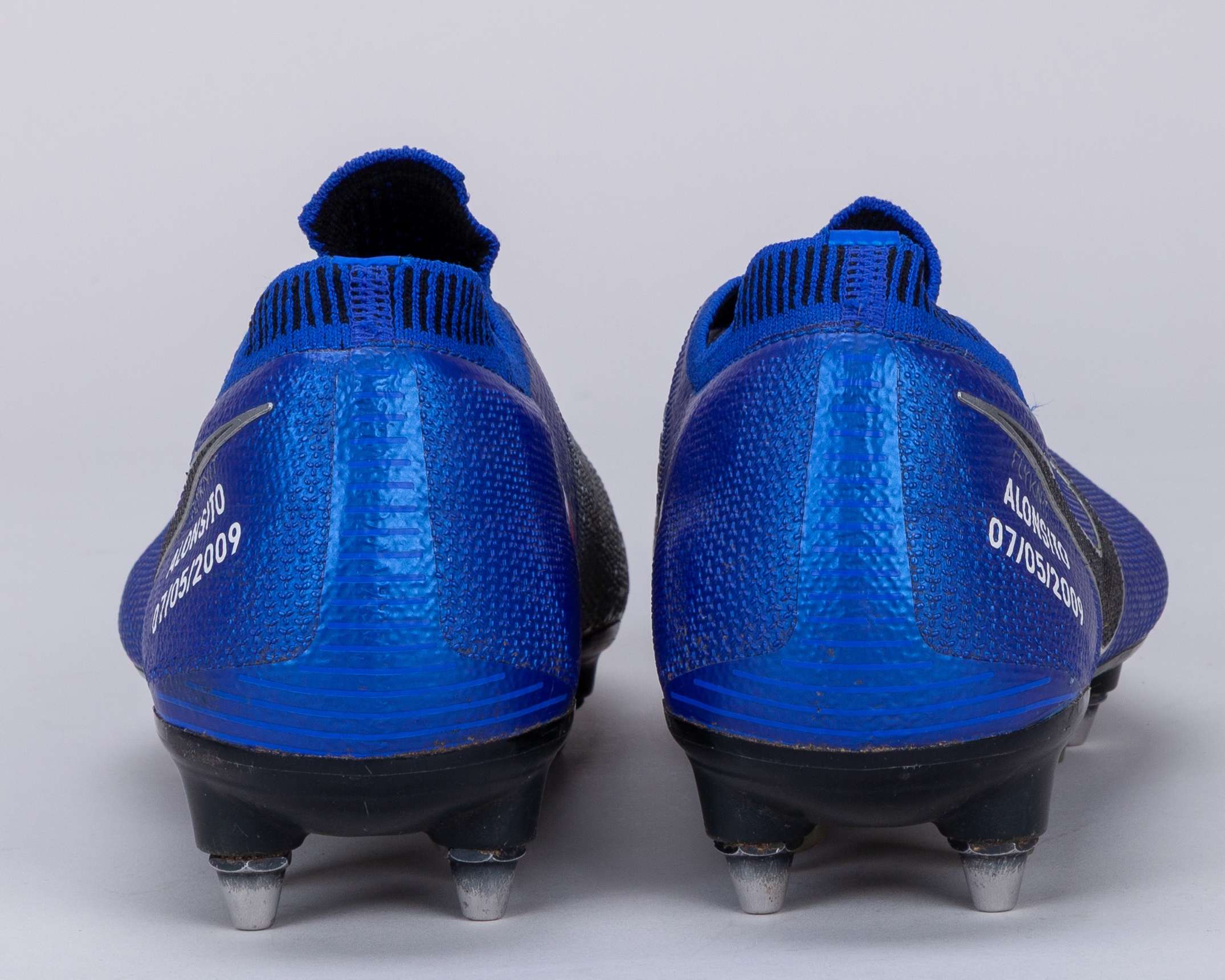 Arturo Vidal blue Nike Phantom SN match worn football boots, November 2018 - Image 3 of 6