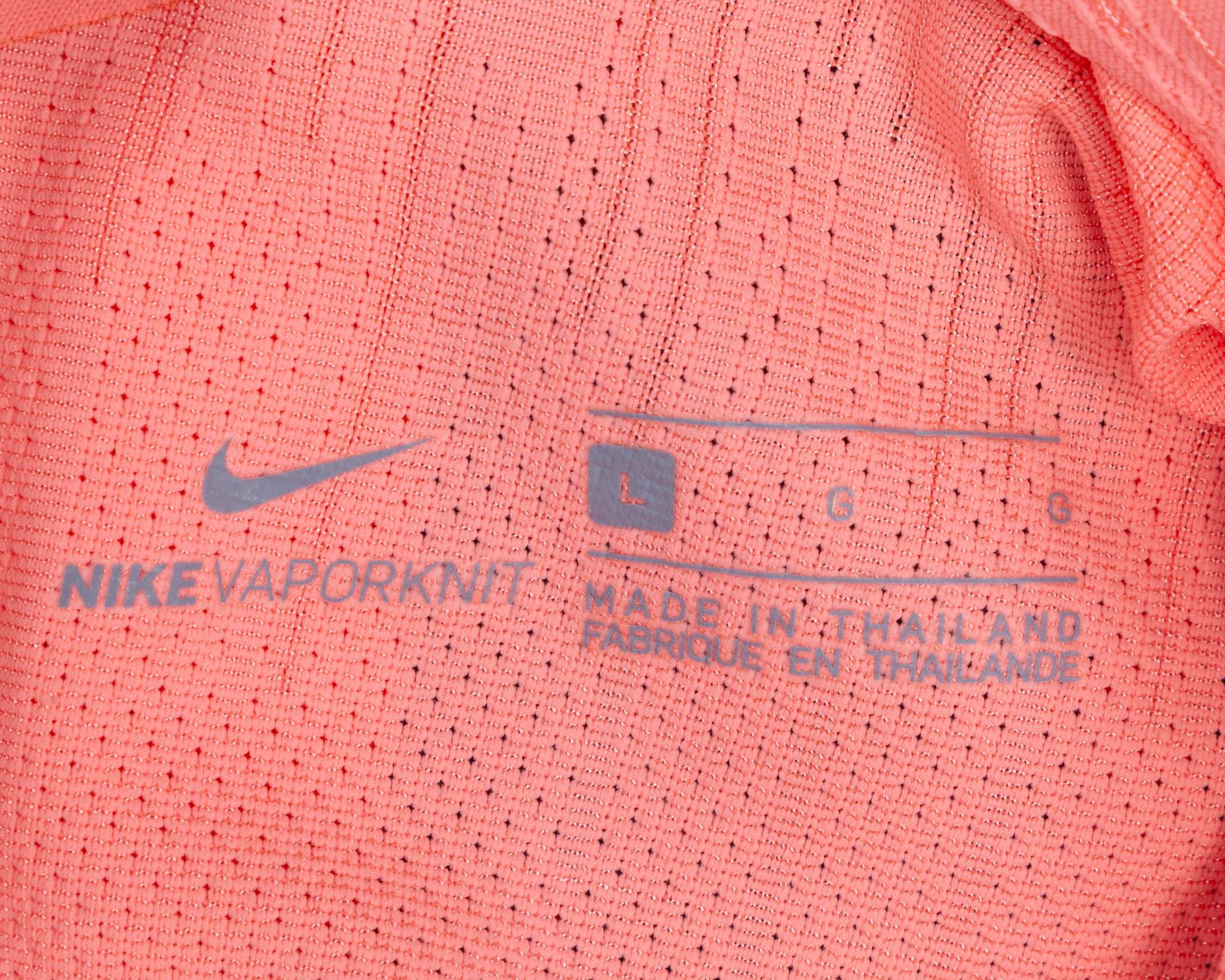 Lionel Messi pink issued No.10 Barcelona short-sleeved shirt, 2018-19 third - Image 4 of 6