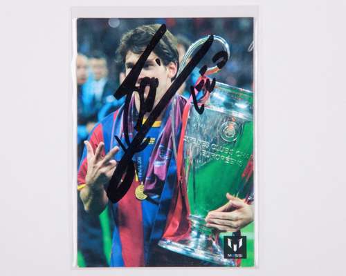 Lionel Messi autographed Icons No.30 Official Messi Card Collection trading card