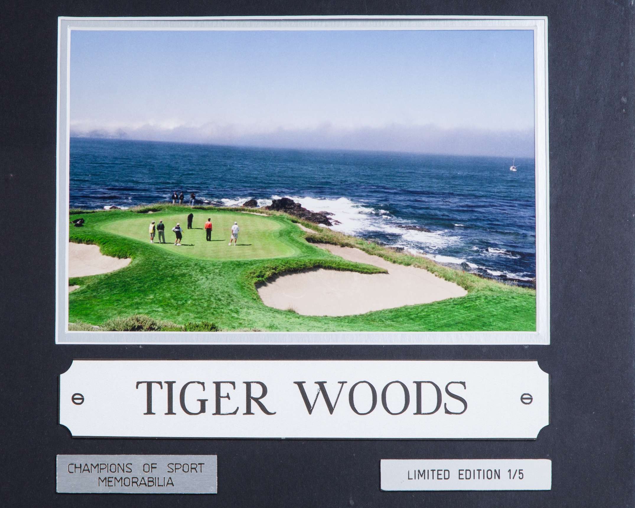 Tiger Woods autographed 100th U.S. Open Pebble Beach 2000 display - Image 2 of 4