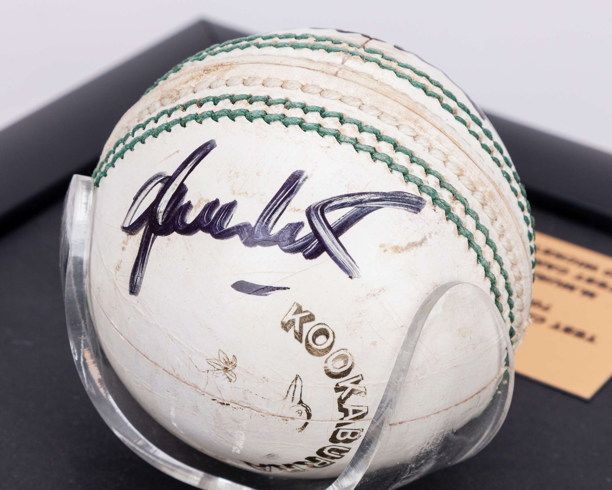 Shane Warne and Muttiah Muralitharan autographed Kookaburra cricket ball display - Image 4 of 5