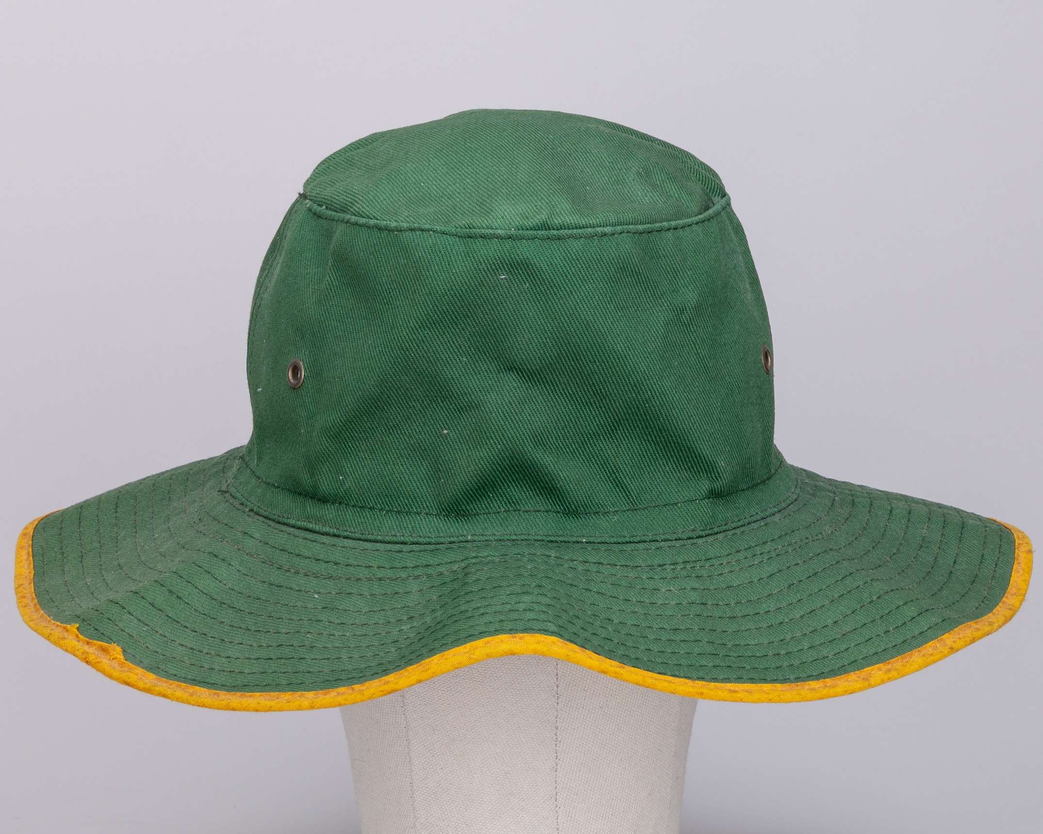 Stuart Broad green Leicestershire Foxes match worn autographed cricket sun hat - Image 2 of 6