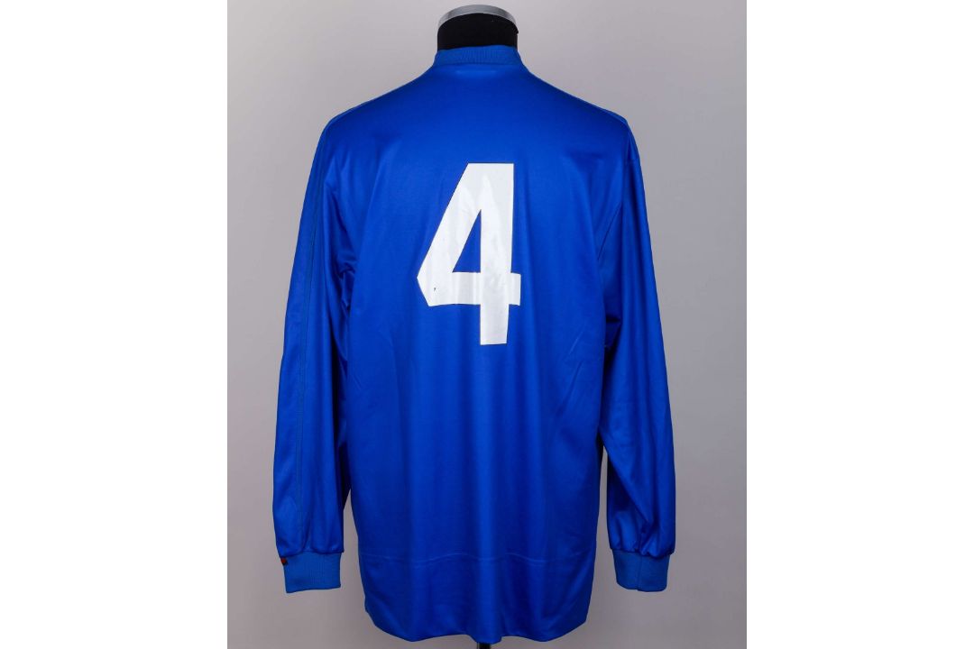 Demetrio Albertini blue No.4 Italy v. Belgium match worn long-sleeved shirt, 1999 - Image 2 of 6