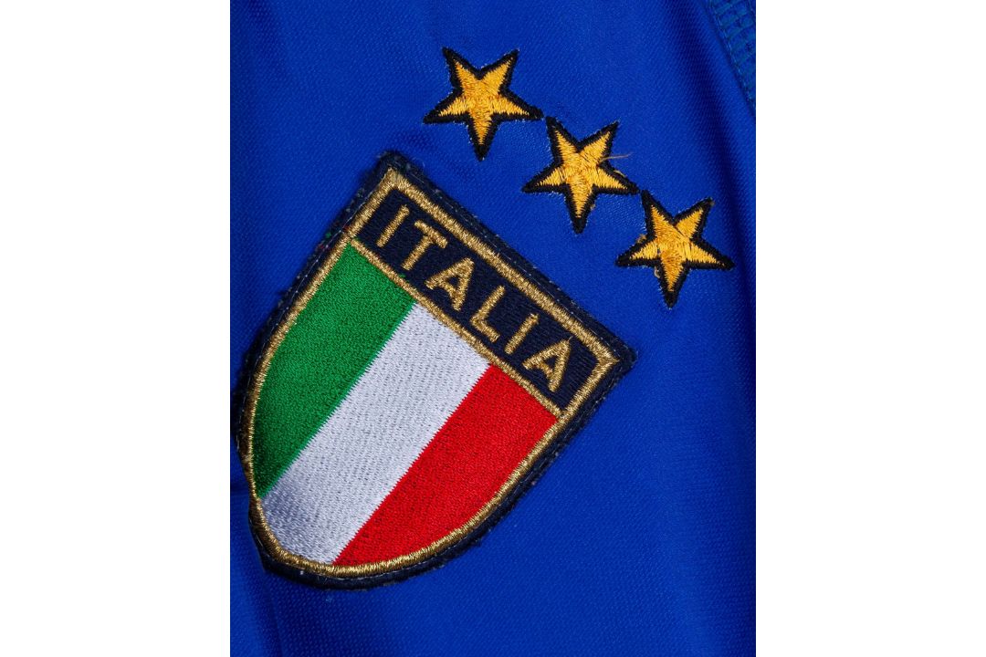 Demetrio Albertini blue No.4 Italy v. Belgium match worn long-sleeved shirt, 1999 - Image 3 of 6