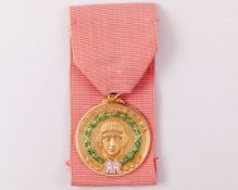 David Hemery 10KT. gold Millrose A.A. Anderson Mile College Relay 1968 medal