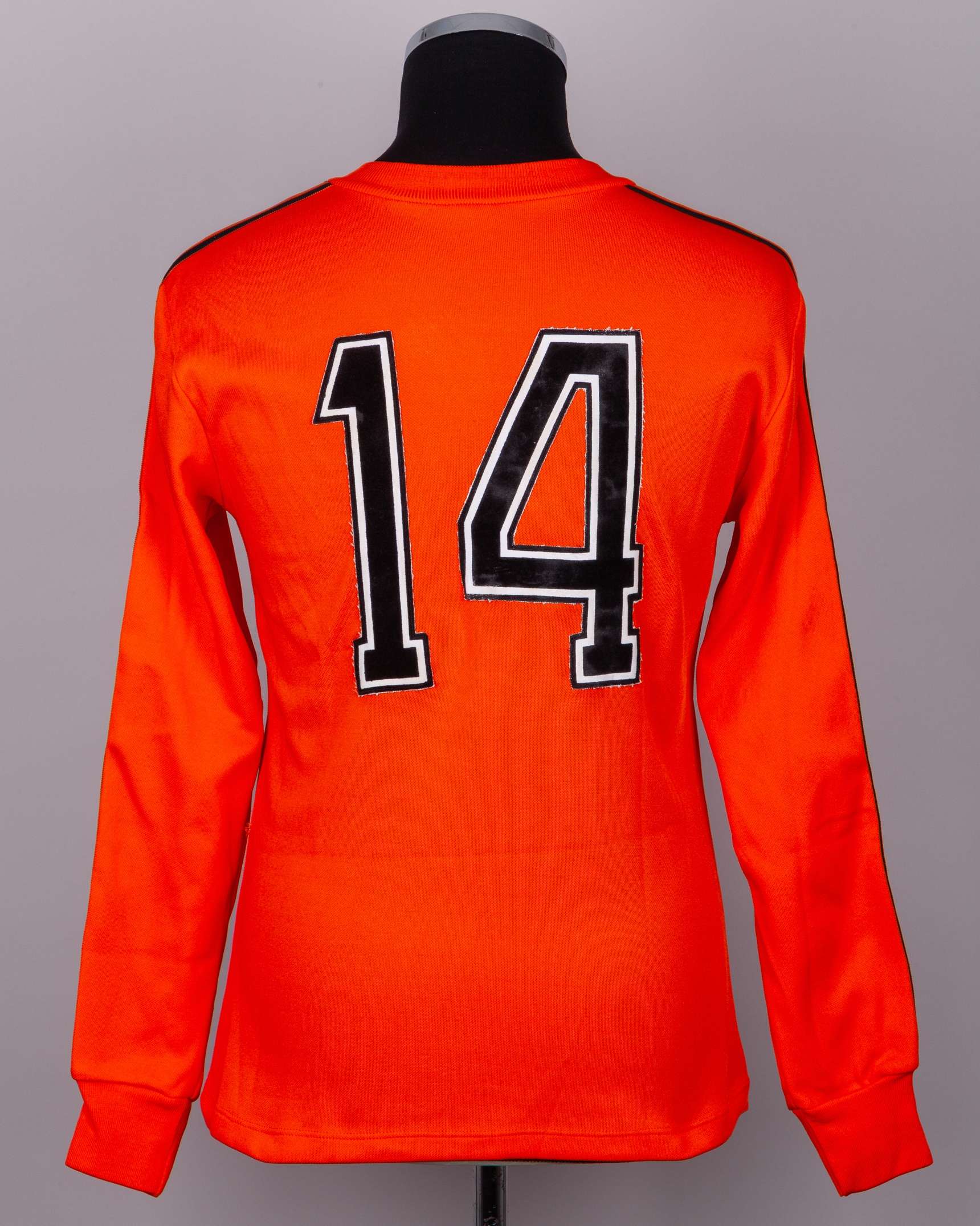 Johan Cruyff orange and black No.14 Holland match issued long-sleeved shirt, 1974 - Image 2 of 5