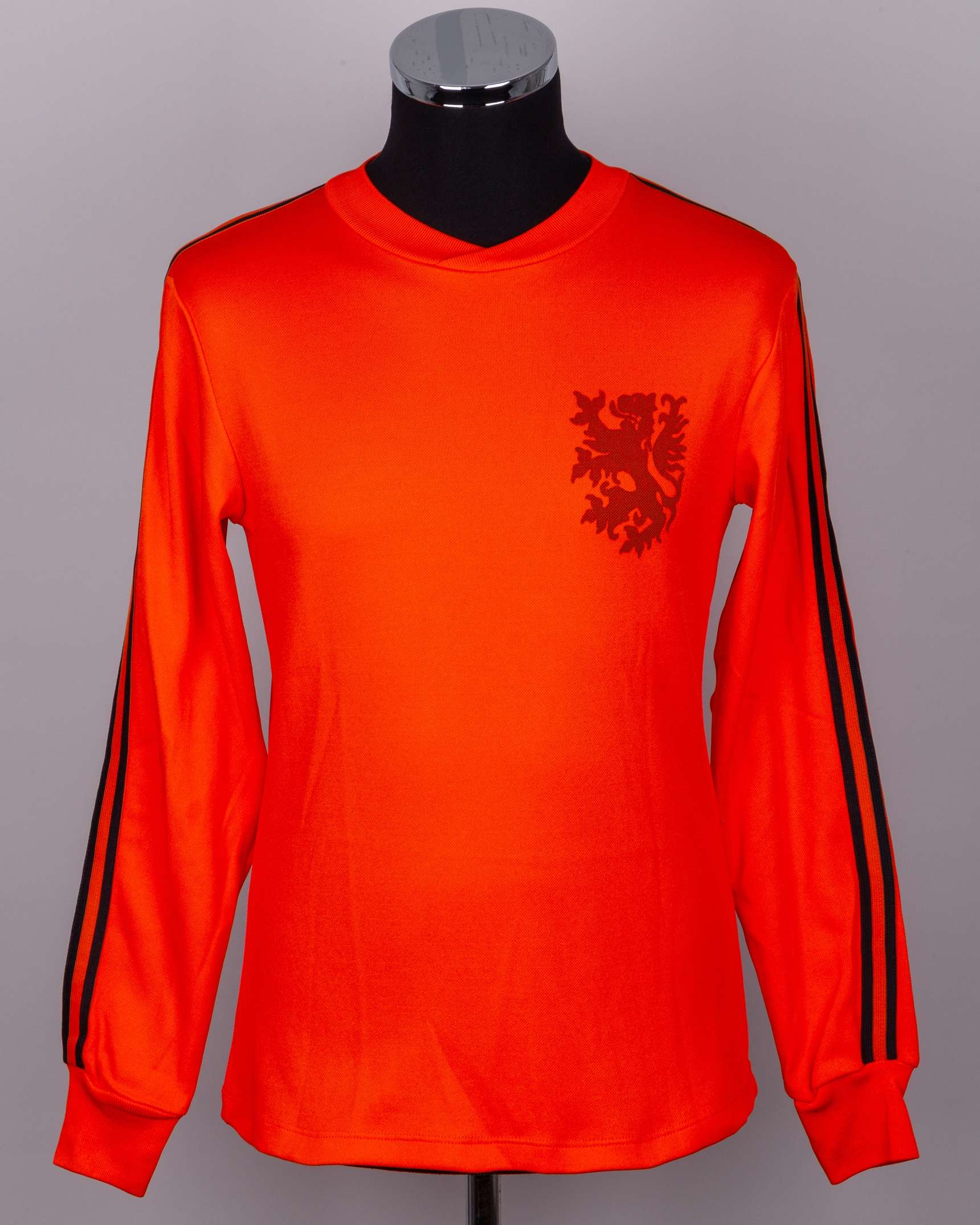 Johan Cruyff orange and black No.14 Holland match issued long-sleeved shirt, 1974
