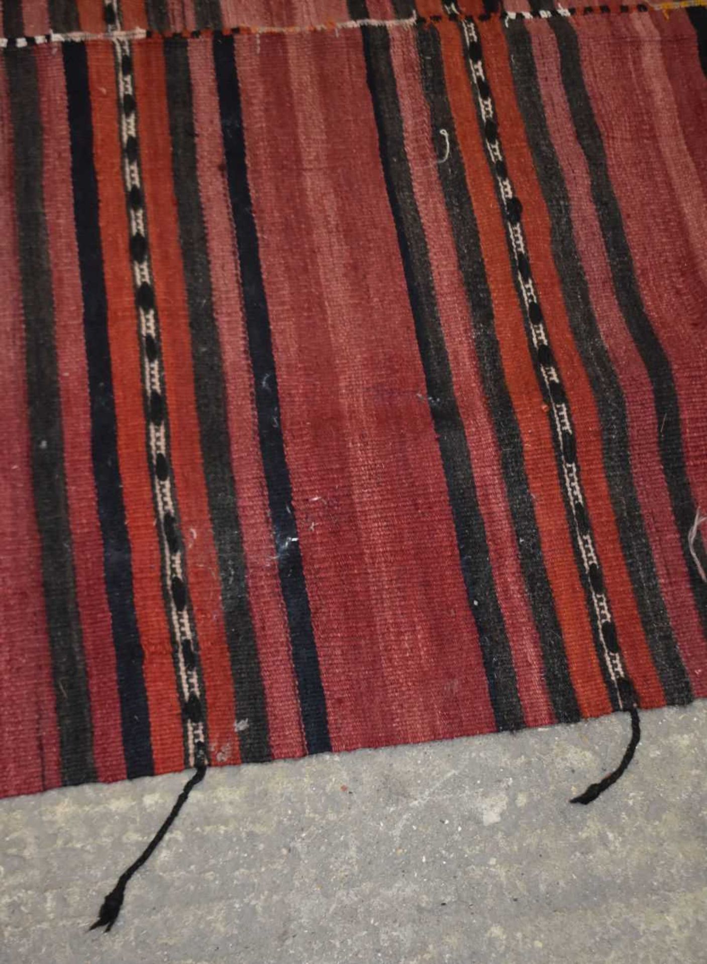 An Anatolian Kilim runner 300 x 142cm - Image 4 of 12