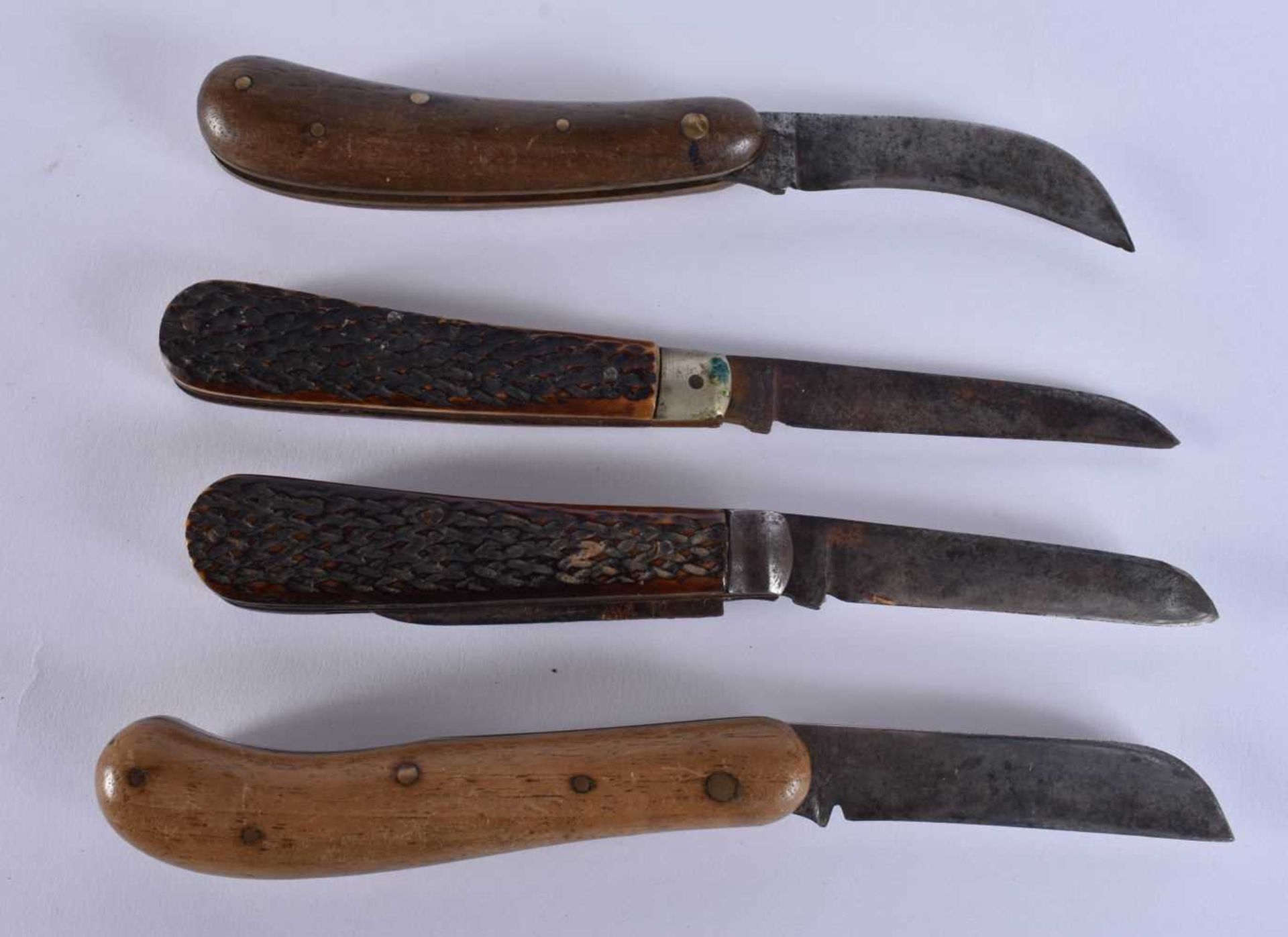 FOUR ANTIQUE HORN AND WOOD KNIVES. Largest 14cm long extended. (4) WE ARE UNABLE TO OFFER IN HOUSE - Image 3 of 3