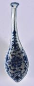 A FINE 18TH CENTURY WORCESTER BLUE AND WHITE PORCELAIN SPOON. 12 cm long.