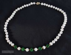 A 14CT GOLD CLASP JADE AND PEARL BEAD NECKLACE. 31.7 grams. 45cm..