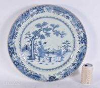 A VERY LARGE 18TH CENTURY CHINESE EXPORT BLUE AND WHITE DISH Qianlong, painted with two figures in a