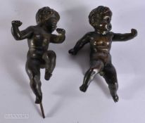 A PAIR OF 18TH CENTURY BRONZE FIGURES OF PUTTI modelled in opposing stances. 13 cm x 8 cm.