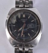 A Vintage Seiko 5 Sports Watch with Cushion Shaped Case. Automatic working. Dial 3.8 cm incl crown
