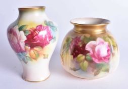 Royal Worcester vase painted with Hadley style roses, shape 249, signed M. Hunt, 1950’s. 10cm high