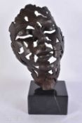 AN ABSTRACT BRONZE SCULPTURE. 27 cm high.