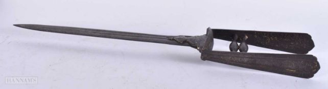 AN 18TH/19TH CENTURY MIDDLE EASTERN ISLAMIC IRON PUSH DAGGER with damascened gilded decoration to