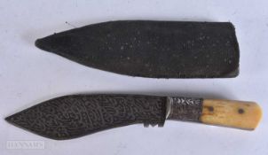 AN ANTIQUE MIDDLE EASTERN ISLAMIC DAGGER. 30 cm long. WE ARE UNABLE TO OFFER IN-HOUSE SHIPPING ON