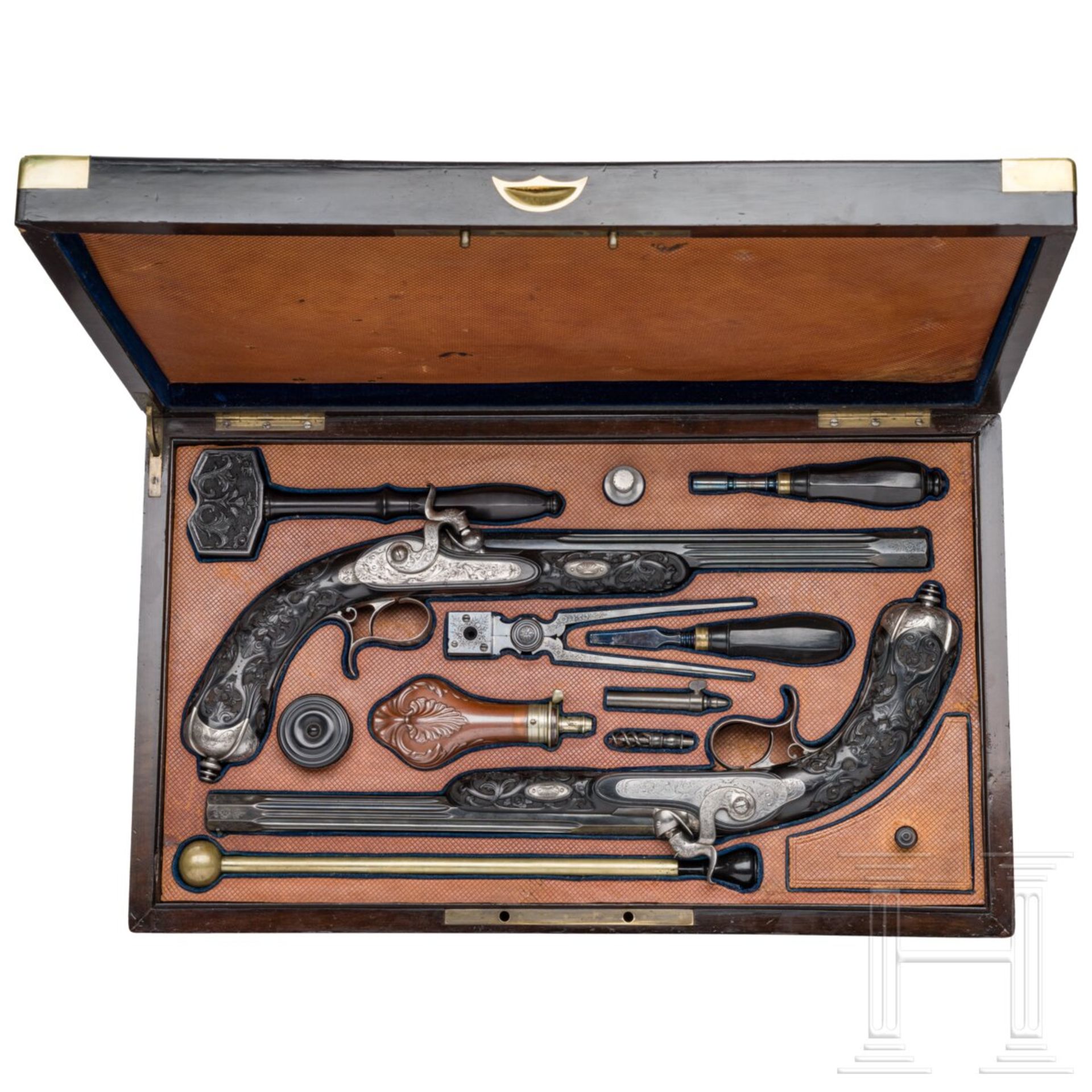 Ein hochwertiges Paar ebenholzgeschäfteter Perkussionspistolen im Kasten, Paris, um 1840/50 - Bild 13 aus 14