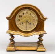 Biedermeier - Holztischuhr, Nußba