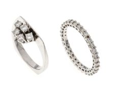 2-piece diamond ring set in 750/000 white gold, one with 5 brilliant-cut diamonds, total 0.28 ct