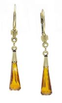 Citrine earrings GG 585/000 with 2 trapezoid-faceted citrines 12.5 x 5.2 mm, transparent, one with a