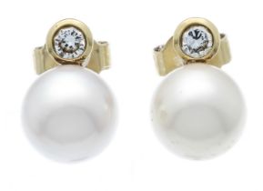 Akoya Pearl and Diamond Stud Earrings GG 585/000 with 2 cream-white Akoya pearls 8 mm and 2