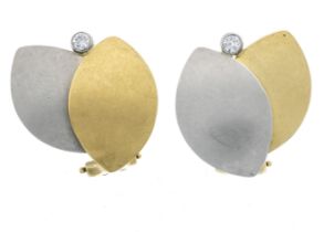 Two-tone diamond stud earrings GG 900/000 and platinum 950/000, ice-matte brushed finish, set with 2
