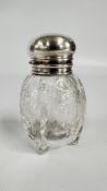 A VICTORIAN SILVER & GILT TOP SCENT BOTTLE, LONDON 1896.