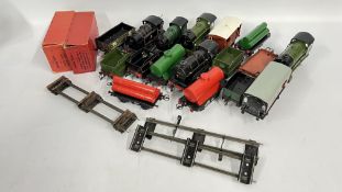 A COLLECTION OF 0 GAUGE TRAINS WITH TENDERS AND WAGONS, PLUS KEY.