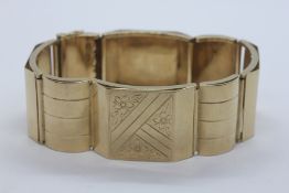 A HINGED PANEL BRACELET MARKED 585