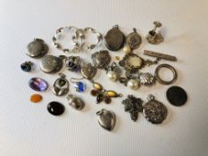 A GROUP OF SILVER AND WHITE METAL JEWELLERY TO INCLUDE PHOTO LOCKETS, HOOP TWIST EARRINGS, CHARMS,