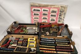 4 FRUIT TRAYS OF 00 GAUGE TRAINS AND CARRIAGES TO INCLUDE HORNBY ALONG WITH TRACK SIDE AND BUILDING