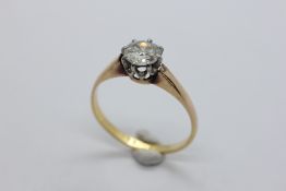 AN 18CT YELLOW GOLD PLATINUM SET SOLITAIRE DIAMOND RING, THE SPREAD OF THE STONE APPROX 5MM.