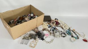 A LARGE QUANTITY OF ASSORTED COSTUME JEWELLERY TO INCLUDE BEADED NECKLACES ETC.