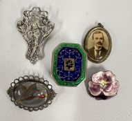 A SILVER ENAMEL BOX & 3 SILVER BROOCHES TO INCLUDE AN ENAMEL PANSY,