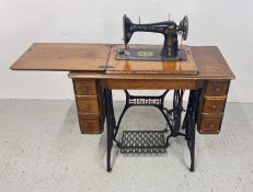 A VINTAGE SINGER TREADLE SEWING MACHINE HOUSED IN A FITTED WOODEN CABINET, W 91 X D 45 X H 78CM.