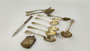 A VINTAGE SILVER VESTA + 6 X ANTIQUE SILVER TEASPOONS VARIOUS DATES & MAKERS + ONE OTHER,