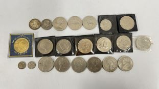 A GROUP OF COINAGE TO INCLUDE SILVER AND COMMEMORATIVE EXAMPLES.