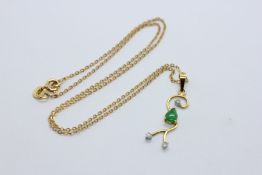 A 14CT YELLOW GOLD PENDANT NECKLACE,