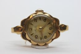 AN AVIA 9CT GOLD CASED WATCH MOVEMENT.