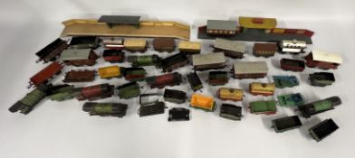 2 FRUIT TRAYS CONTAINING A LARGE QUANTITY OF 0 GAUGE MODEL TRAINS.