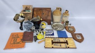 A BOX OF COLLECTIBLES TO INCLUDE VINTAGE LIBRA SCALES AND WEIGHTS, PLATED DISH,
